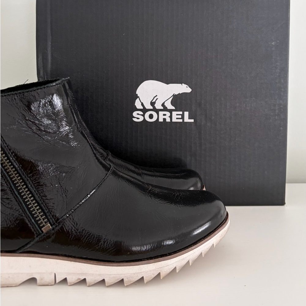 Sorel boots size 8 - Picture 12 of 12